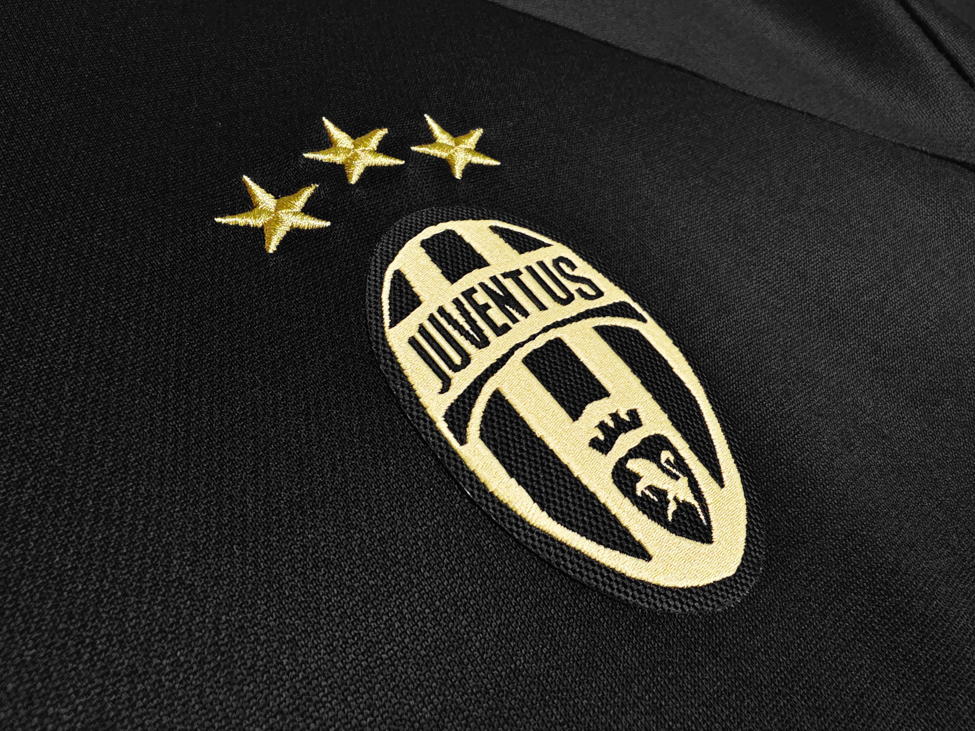 Juventus 2015–2016 Away Kit
