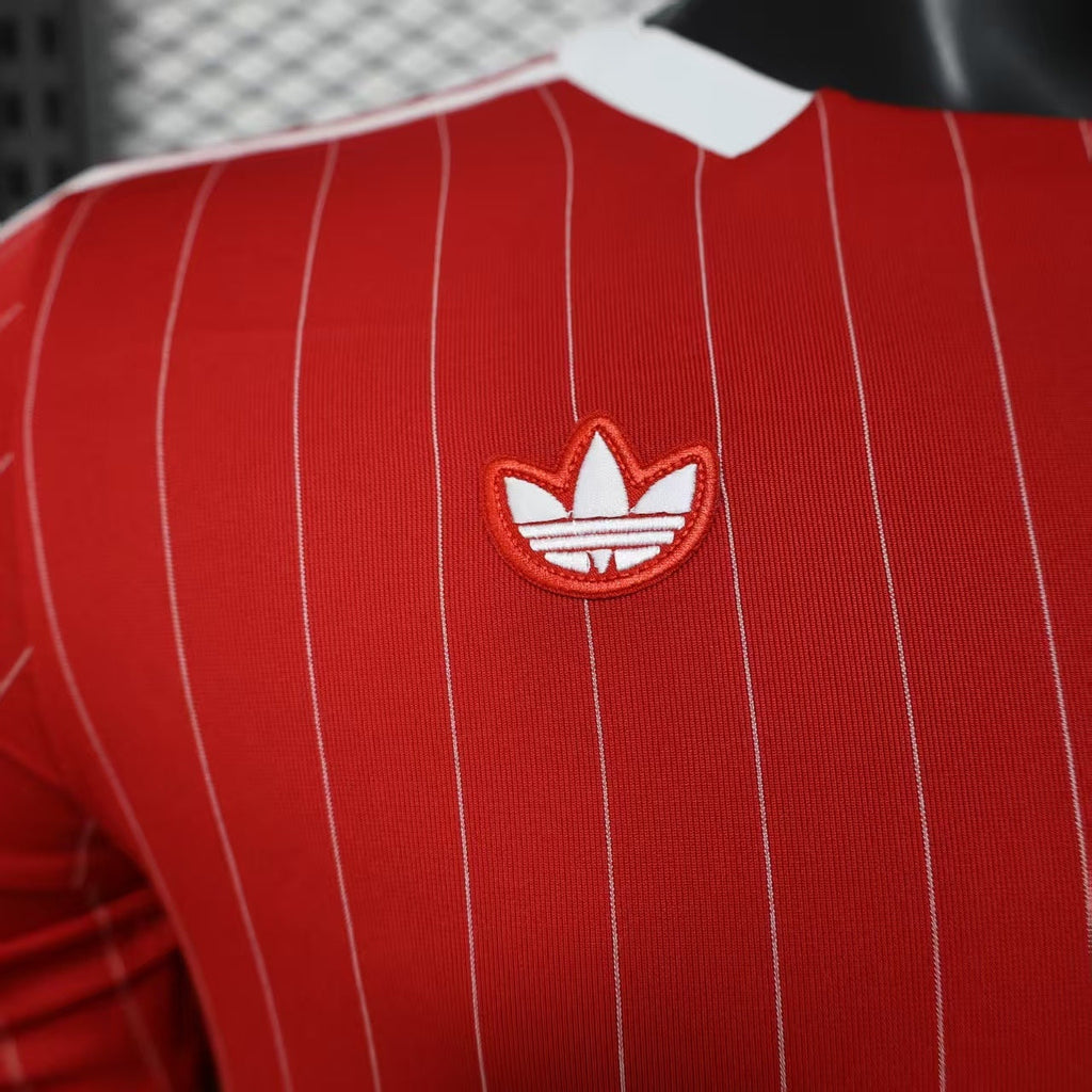 Manchester United "Classic Pinstripe" Special Kit
