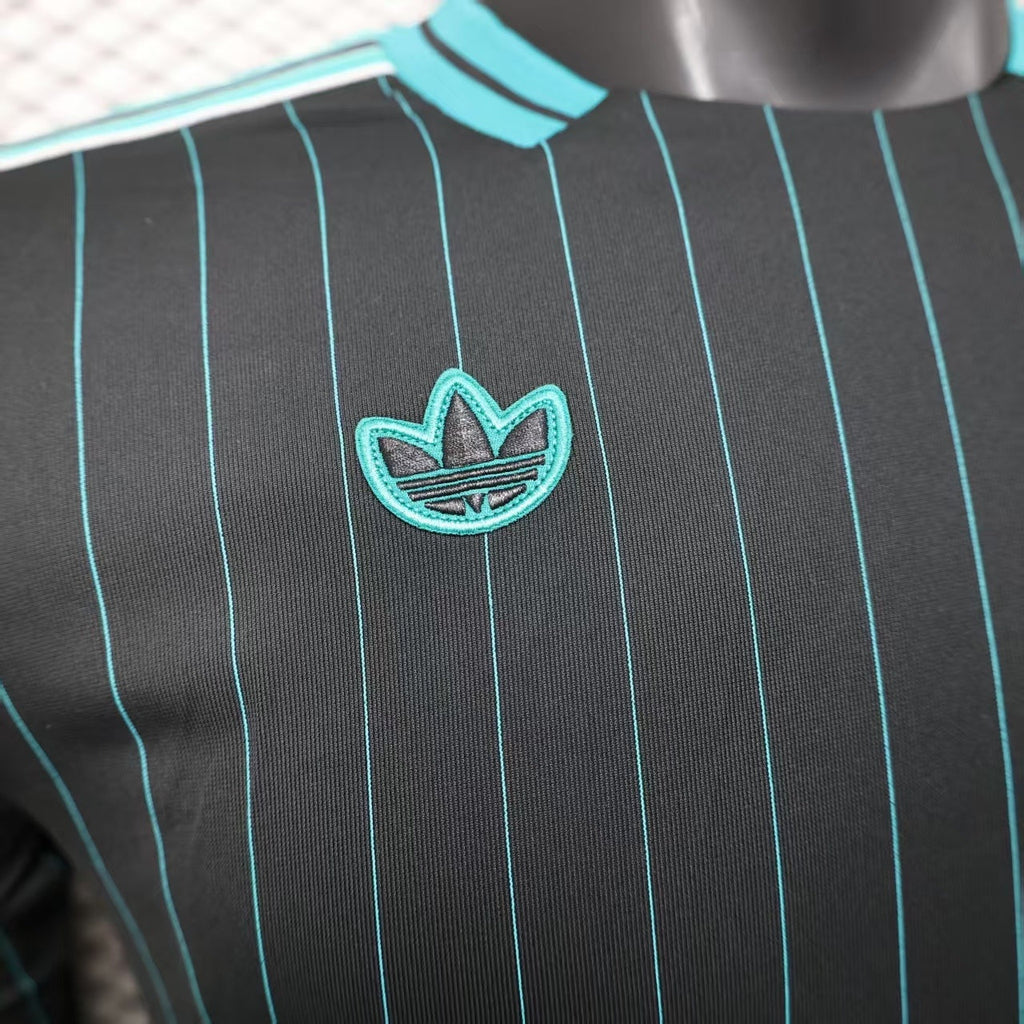 Liverpool "Teal Pinstripe" Special Kit